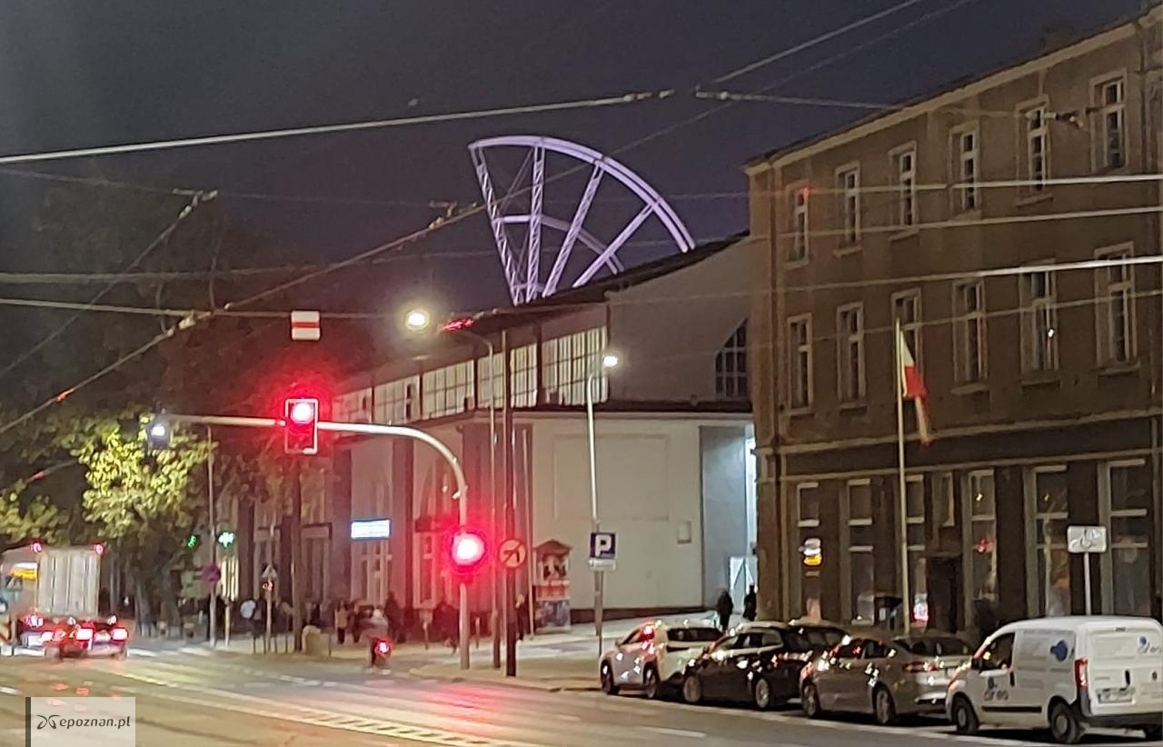 Montaż młyńskiego koła na MTP | fot. Czytelnik