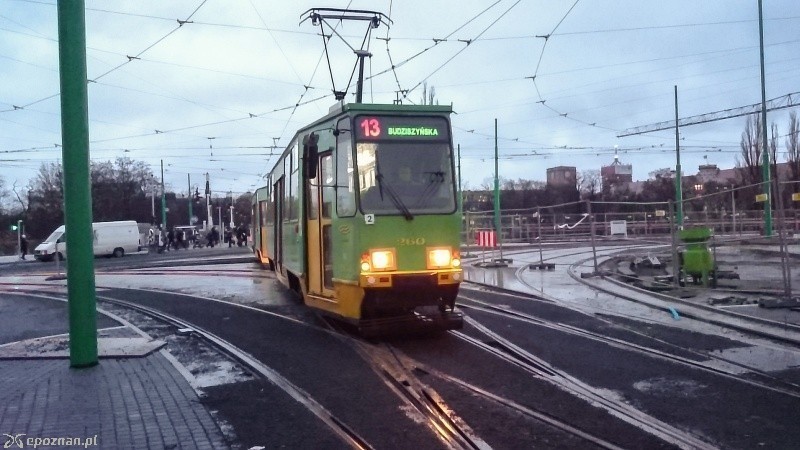 Pierwszy poranek z tramwajami na Teatralce po remoncie | fot. Tomasz Szwajkowski