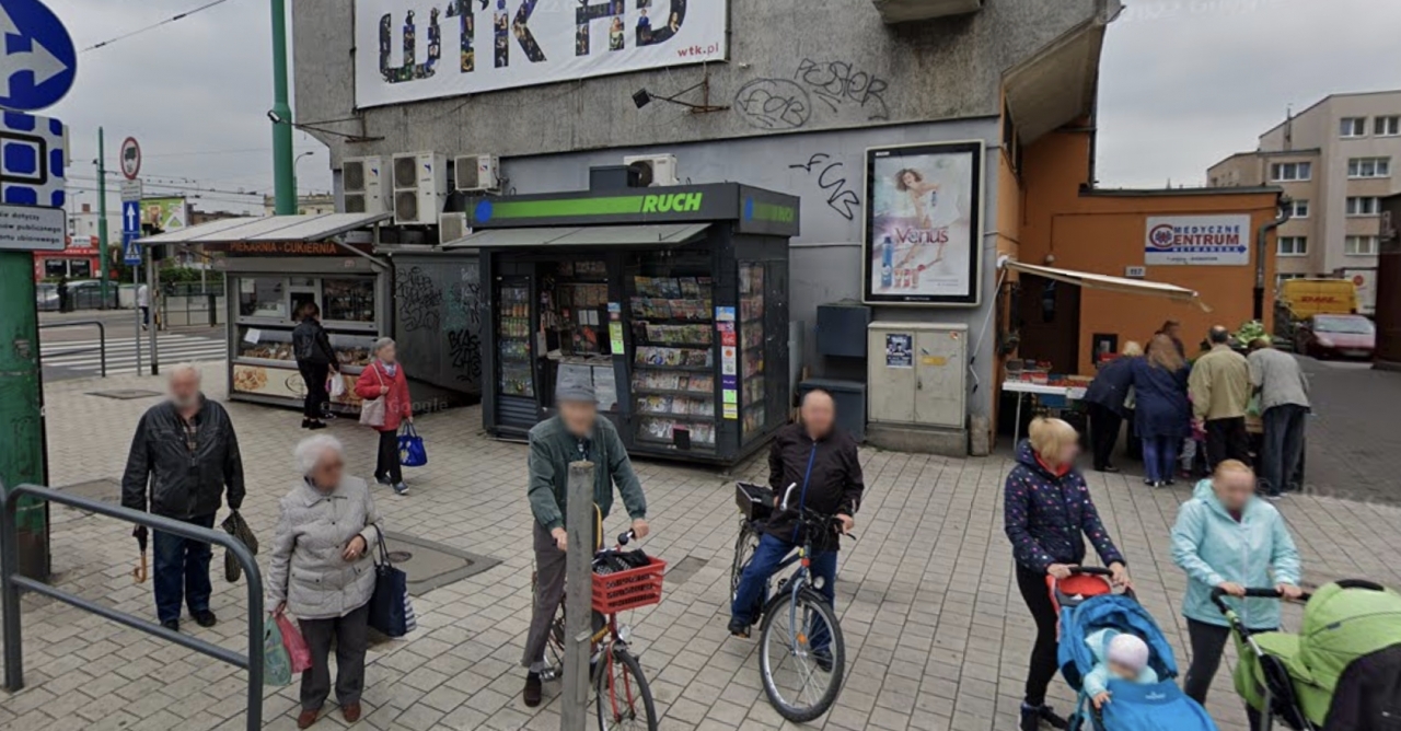 Budki jeszcze przed likwidacją | fot. Google Street View