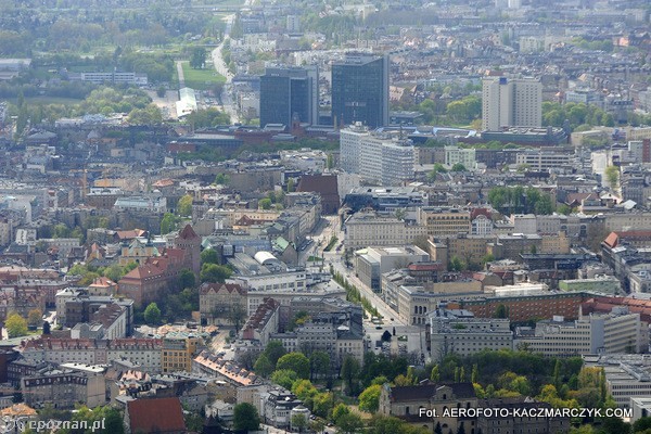 Centrum z Zamkiem Przemysła | fot. Aerofoto Kaczmarczyk