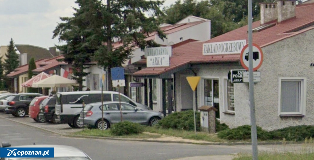 Szczęście dopisało graczowi, który pojawił się w kolekturze w jednym z tych pawilonów w Pleszewie | fot. Google Street View