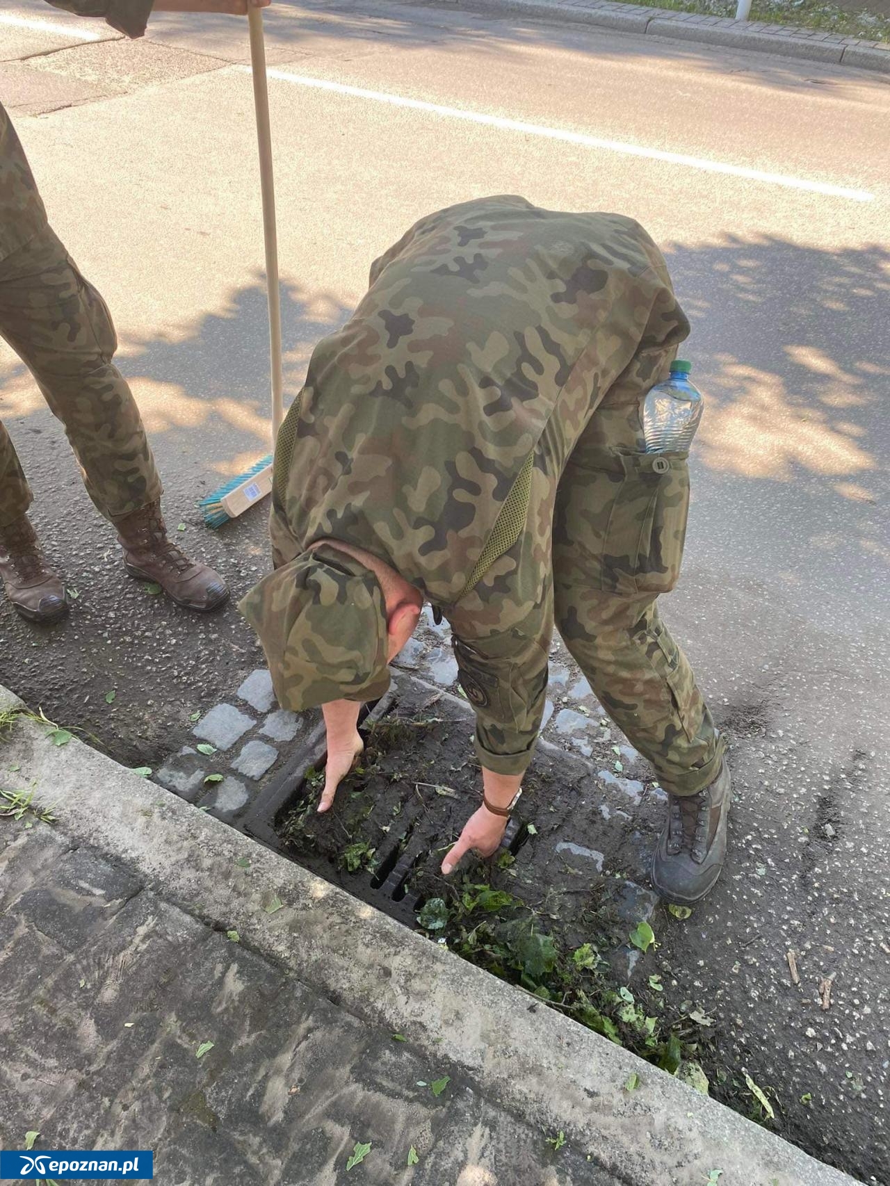 Do pomocy przy usuwaniu skutków nawałnicy zaangażowano wojsko | fot. Królewskie Gniezno