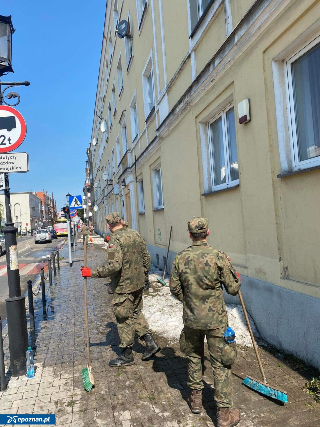 Do pomocy przy usuwaniu skutków nawałnicy zaangażowano wojsko | fot. Królewskie Gniezno