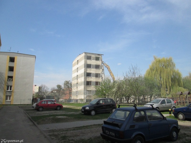 Rozbiórka pierwszego budynku w kwietniu | fot. Nishio Poznań