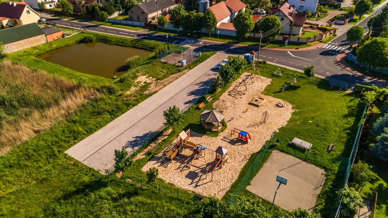 Złotkowo, plac zabaw