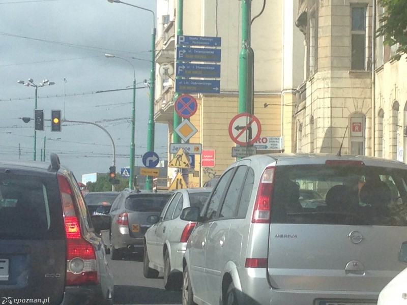 Dojazd do węzła Teatralka ze znakami wprowadzającymi w błąd | fot. Ania