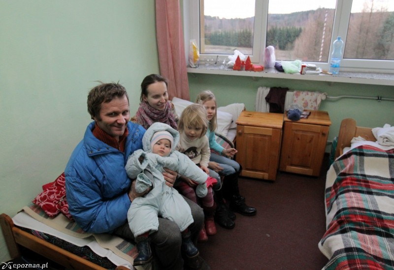 Polska rodzina ewakuowana z Donbasu w lutym 2015 roku - ośrodek Caritas Archidiecezji Warmińskiej w Rybakach | fot. PAP/Tomasz Waszczuk