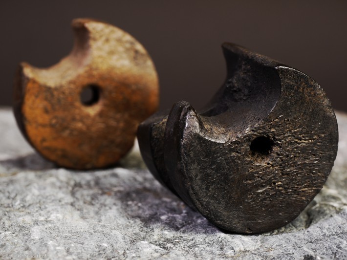 Elementy spustu kuszy | fot. K. Zisopulu-Bleja/Muzeum Archeologiczne w Poznaniu
