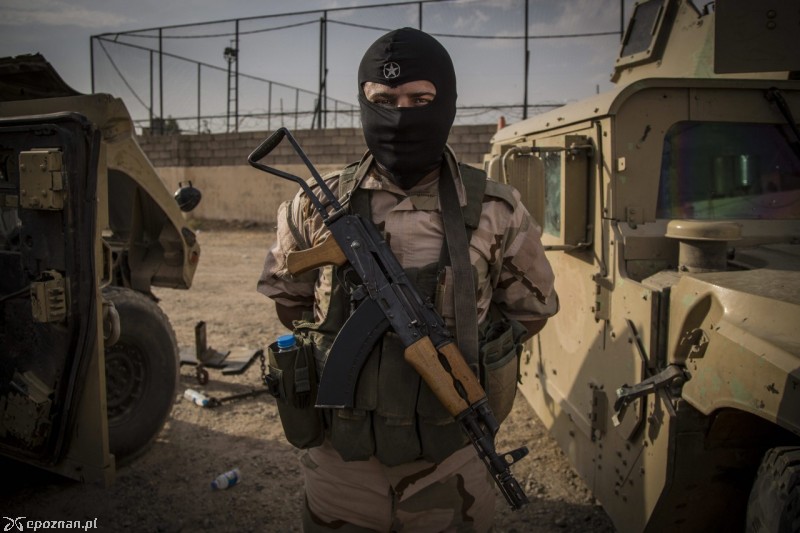 Bojownik kurdyjskiej organizacji Peshmerga, walczącej z ISIS fot. Le Caer Vianney/PAP/Abaca