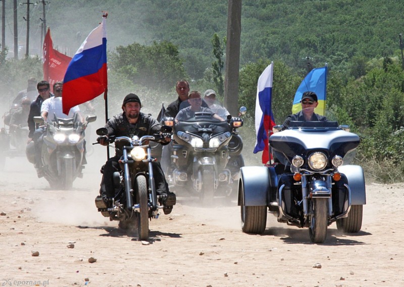 Nocne Wilki w towarzystwie Władimira Putina na Krymie | fot. Alexei Pavlishak/PAP/ITAR-TASS