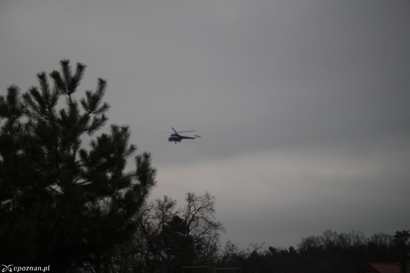 W poszukiwaniach bierze udział między innymi policyjny helikopter | fot. Oskar Jahns