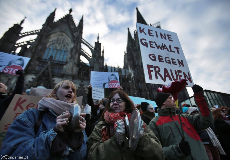 Protest przeciwko rasizmowi i seksizmowi na ulicach Koloni | fot. Oliver Berg/PAP/DPA