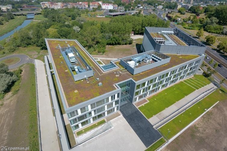 Centrum Badawcze Polskiego Internetu Optycznego otwarto w ubiegłym roku | fot. sipinski.com.pl