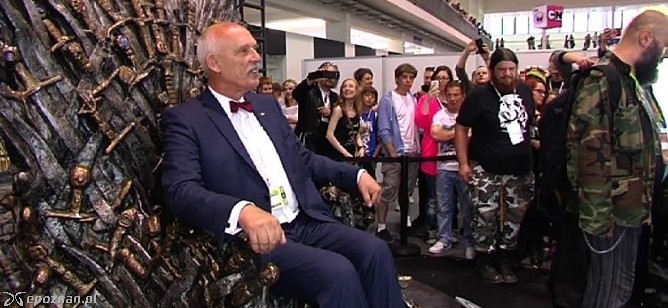 Na Pyrkonie Janusz Korwin-Mikke zasiadł na tronie znanym z „Gry o tron”