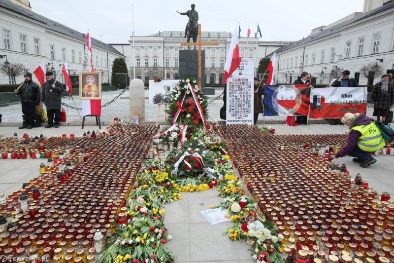 Obchody kolejnej rocznicy katastrofy prezydenckiego Tupolewa | fot. Leszek Szymański/PAP