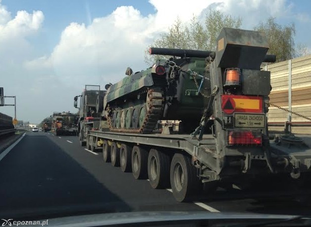 Ciężki sprzęt zmierzający w stronę Poznania - zdjęcie z ubiegłego tygodnia | fot. Patryk