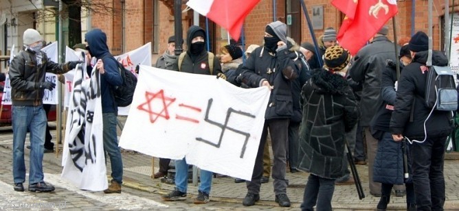 Antysemicka manifestacja pod siedzibą gminy żydowskiej | fot. Włodzimierz Hoppel