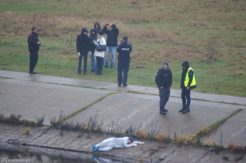 Jeden z eksperymentów procesowych przeprowadzonych nad rzeką | fot. Włodzimierz Hoppel