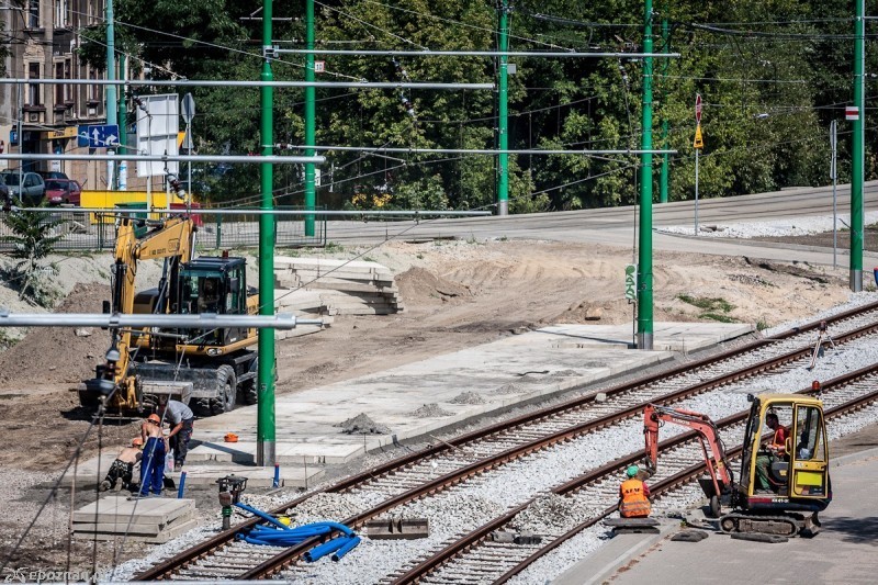 Tak w 2013 roku budowano tymczasowe przystanki | fot. Michał Nadolski
