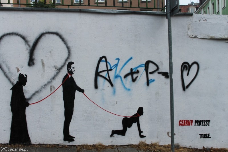 Czarny protest przedstawiony przez artystę o pseudonimie Fuse | fot. czytelnik