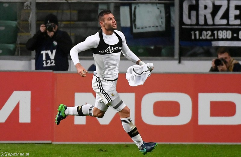 Piłkarz Legii Nemanja Nikolic cieszy się po zdobytym golu w 64 minucie | fot. PAP/Bartłomiej Zborowski