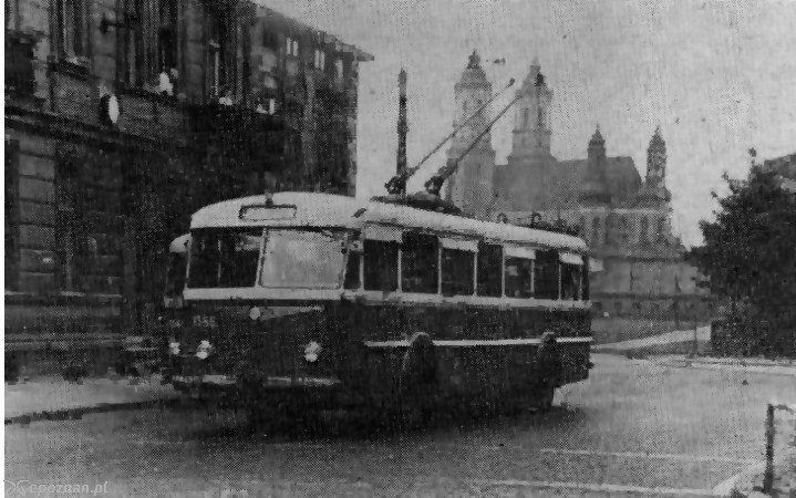 Trolejbus na Rynku Śródeckim w Poznaniu