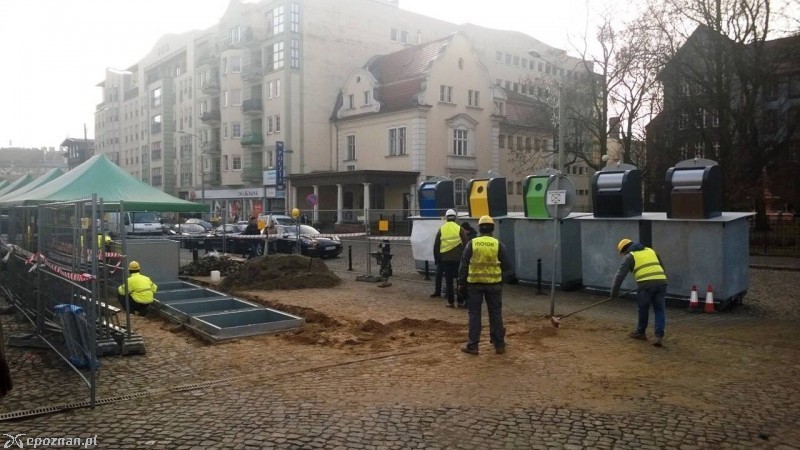 Montaż nowych pojemników na śmieci w grudniu 2016 roku | fot. RO Wilda