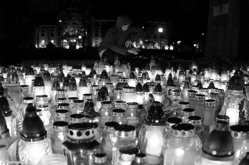 Poznań po katastrofie smoleńskiej w 2010 roku | fot. Łukasz Ogrodowczyk