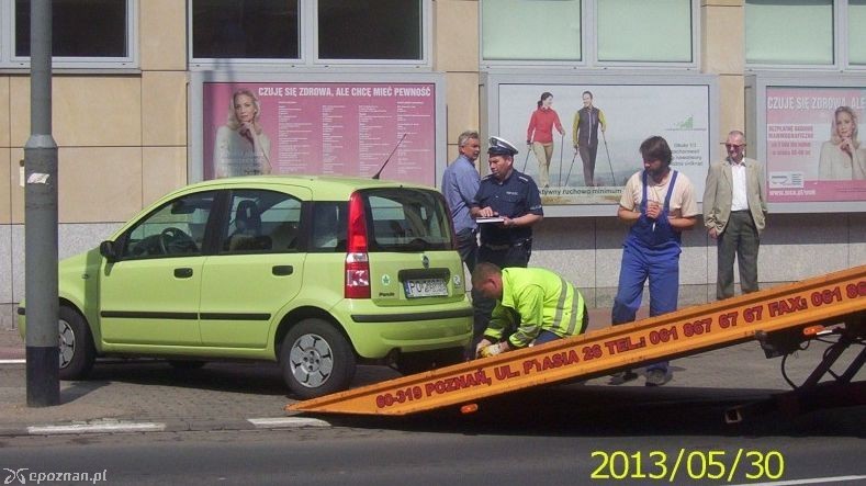 Jeden z odholowywanych samochodów | fot. Krystian Andrzejewski