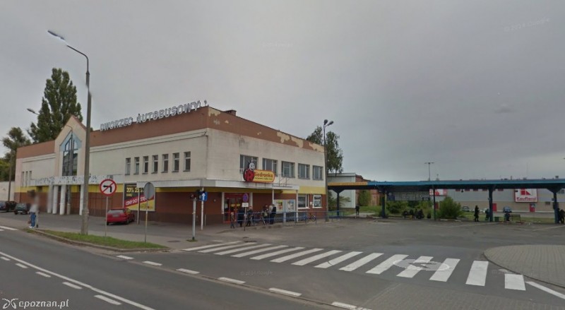 Biedronka na dworcu autobusowym w świeciu | fot. Google Street View