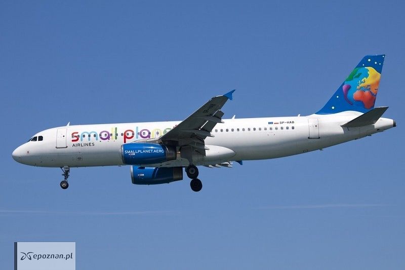 fot. Maarten Visser from Capelle aan den IJssel, Nederland - SP-HAB A320 Small Planet, CC BY-SA 2.0, https://commons.wikimedia.org/w/index.php?curid=26610710