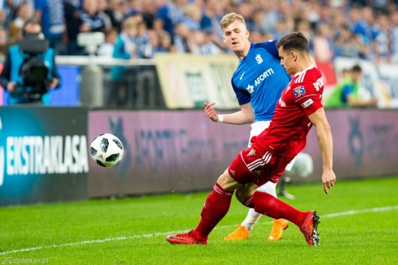 Klupś w walce o piłkę fot. Tomasz Szwajkowski, archiwum