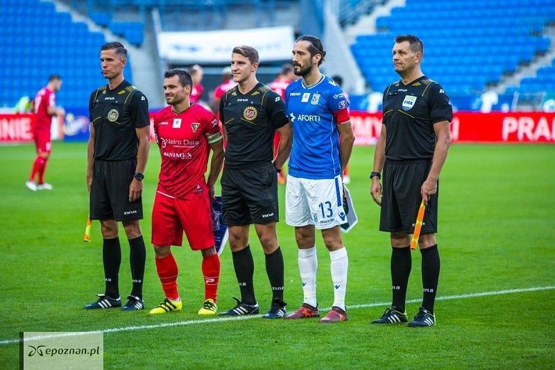 Podczas jednego z meczów Vujadinović pełnił funkcję kapitana | fot. Tomasz Szwajkowski