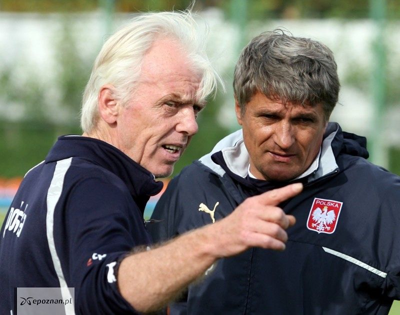 Leo Beenhakker i jego asystent Adam Nawałka w 2007 roku | fot. PAP/Radek Pietruszka