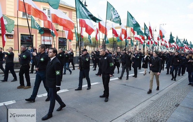 Przemarsz ONR ulicami Warszawy | fot. Radek Pietruszka/PAP