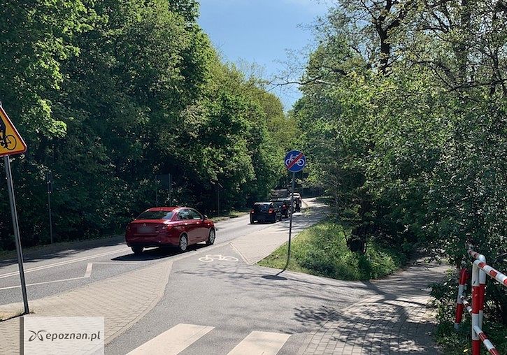 10.20 - kolejka aut na parking przy ZOO | fot. Marcin