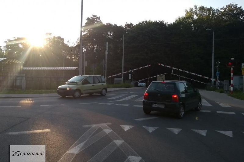 Auto już poza przejazdem | fot. Tom