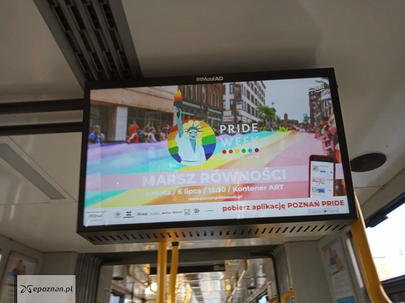 Pride Week reklamuje się m.in. w pojazdach MPK Poznań | fot. Grupa Stonewall / FB