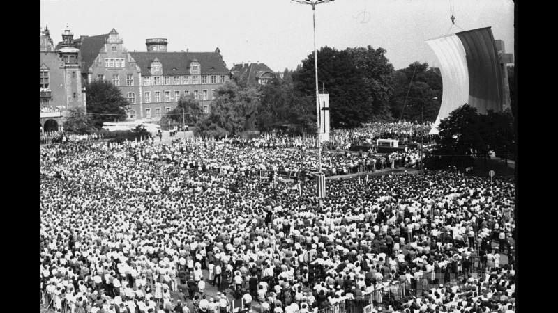 Uroczystość odsłonięcia pomnika 28 czerwca 1981 | fot. Marian Wojciechowski / CYRYL