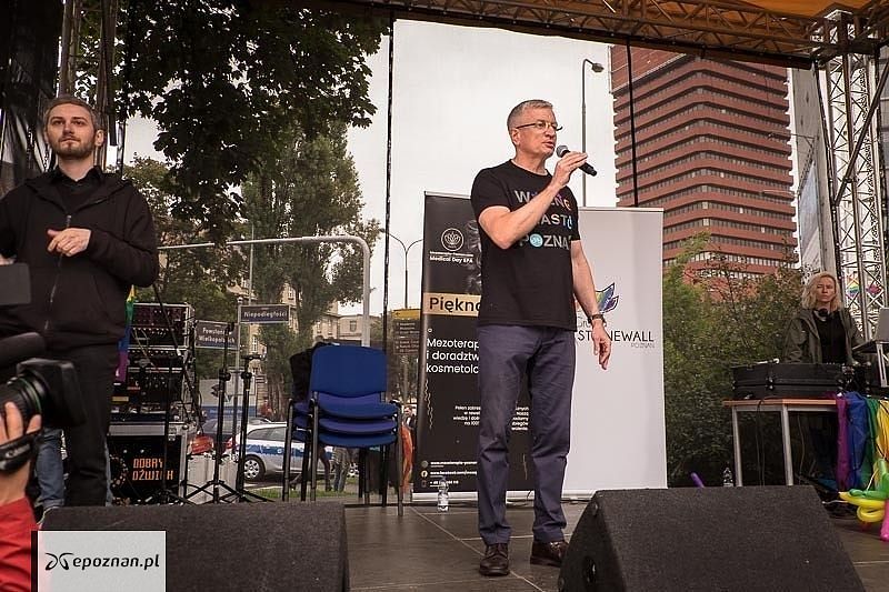 Jacek Jaśkowiak przemawiający w trakcie Marszu Równości | fot. Jacek Molski