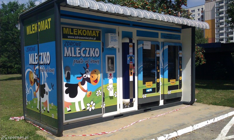 Mlekomat na os. Kopernika | fot. Przemo