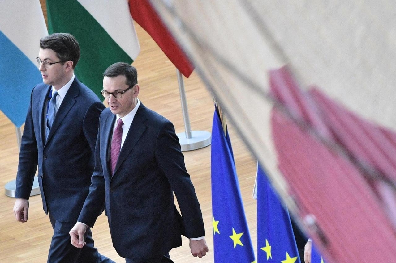 Piotr Muller i Mateusz Morawiecki | fot. Radek Pietruszka, PAP