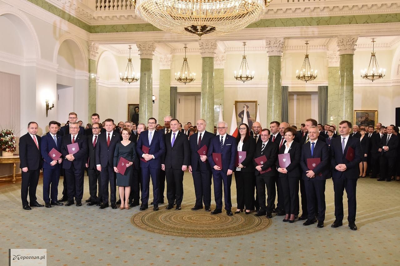 Skład Rady Ministrów może ulec zmianie jesienią | fot. By Kancelaria Sejmu / Aleksander Zieliński - Uroczystość powołania Rady Ministrów z udziałem Marszałek Sejmu, CC BY 2.0, https://commons.wikimedia.org/w/index.php?curid=84018525