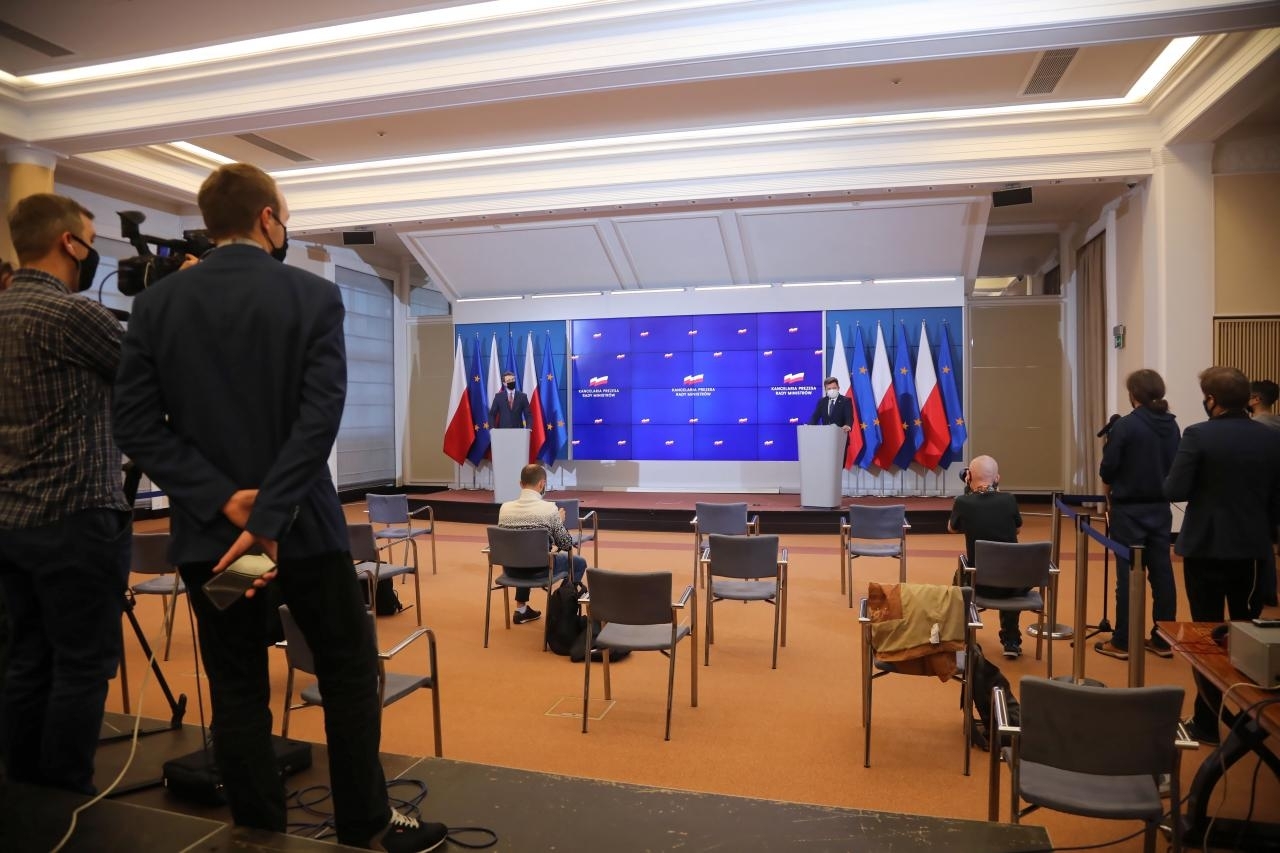 Michał Dworczyk oraz rzecznik prasowy rządu Piotr Mueller podczas konferencji prasowej 13.10.2020. | fot. Wojciech Olkuśnik, PAP