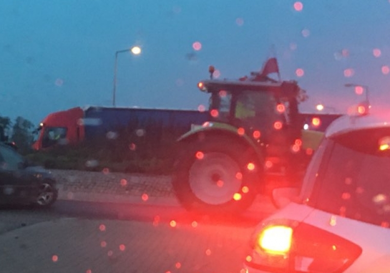 Rondo na obwodnicy Murowanej Gośliny | fot. Czytelnik