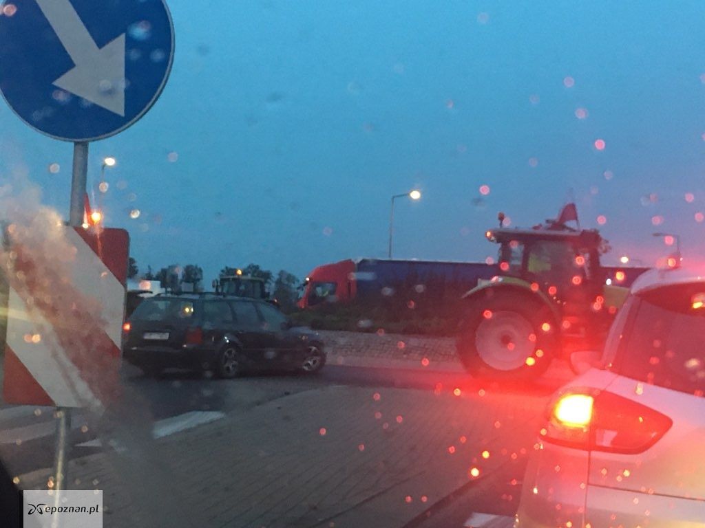 Rondo na obwodnicy Murowanej Gośliny | fot. Czytelnik