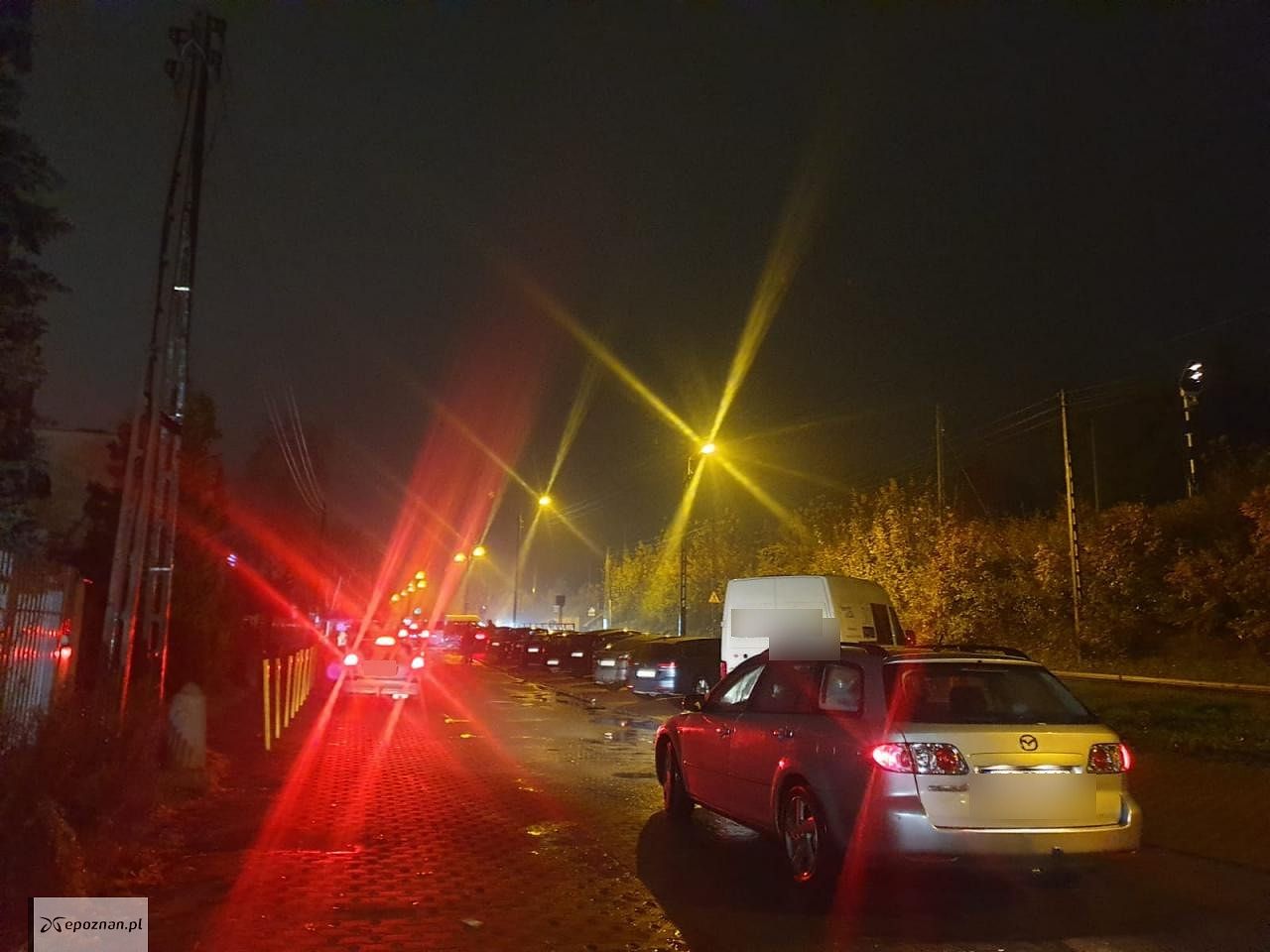Parking przy cmentarzu na Miłostowie ( od ul. Gnieźnieńskiej) | fot. Daniel