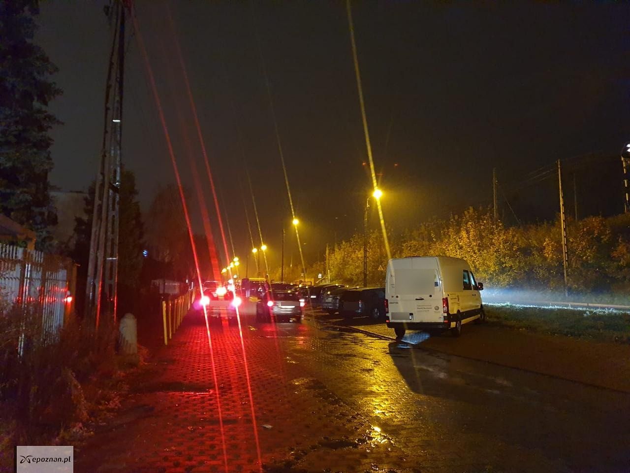 Parking przy cmentarzu na Miłostowie ( od ul. Gnieźnieńskiej) | fot. Daniel