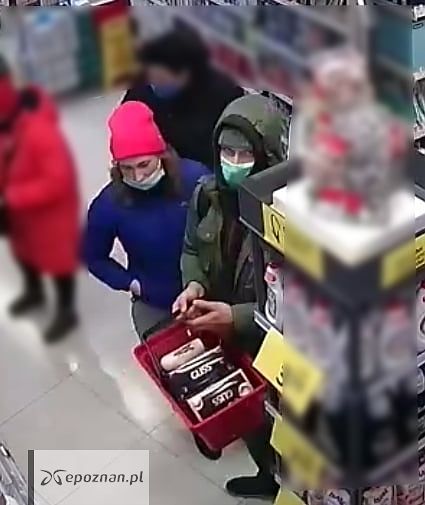 Osoby poszukiwane za kradzieże w drogeriach na terenie Środy Wielkopolskiej | fot. policja