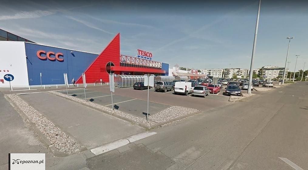 Jeszcze w ubiegłym roku funkcjonowało tu Tesco | fot. Google Street View